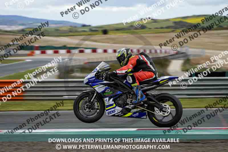 cadwell no limits trackday;cadwell park;cadwell park photographs;cadwell trackday photographs;enduro digital images;event digital images;eventdigitalimages;navarra;no limits trackdays;peter wileman photography;racing digital images;trackday digital images;trackday photos